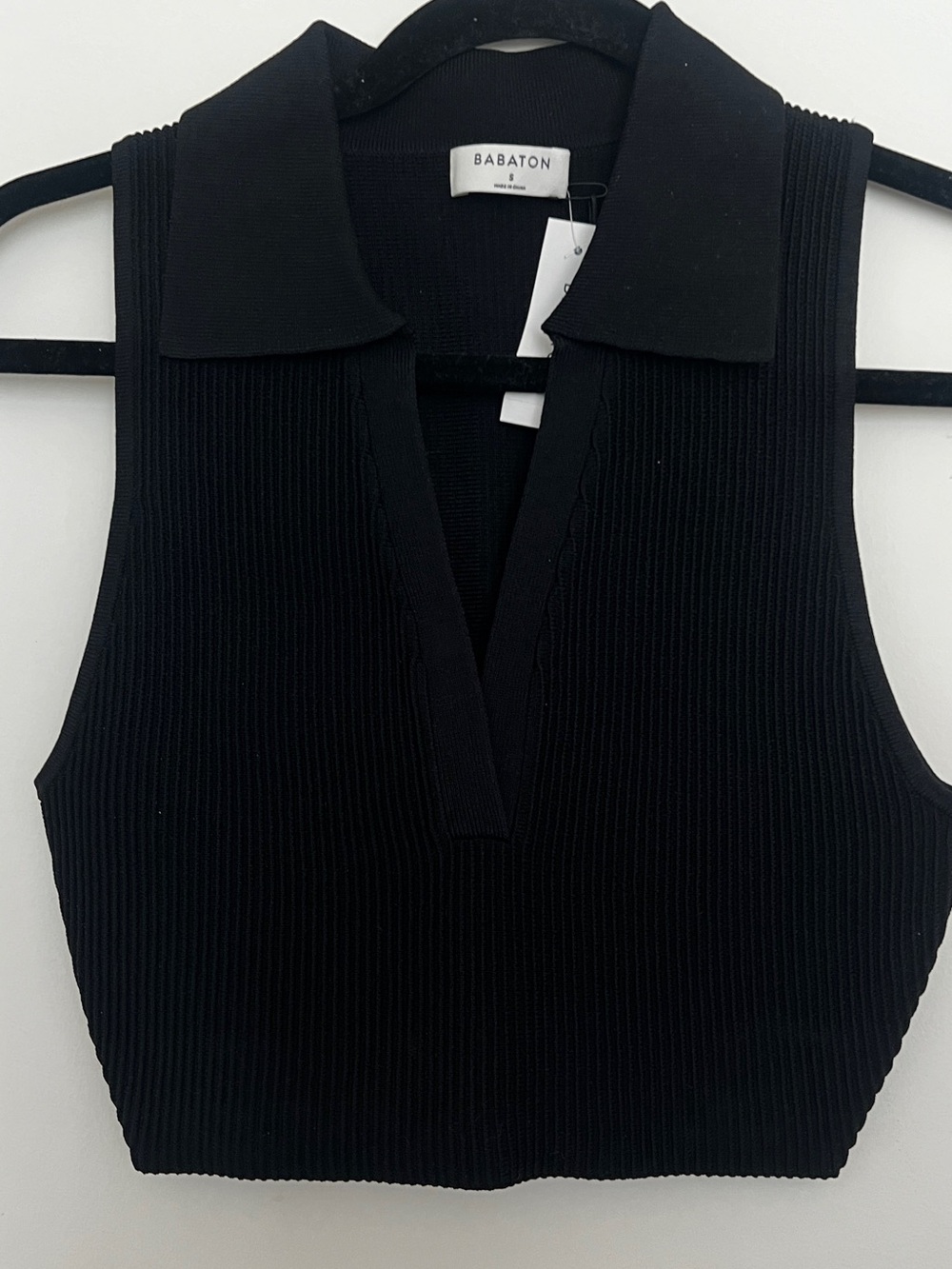 Babaton Black Ribbed Sleeveless Collared Tank
